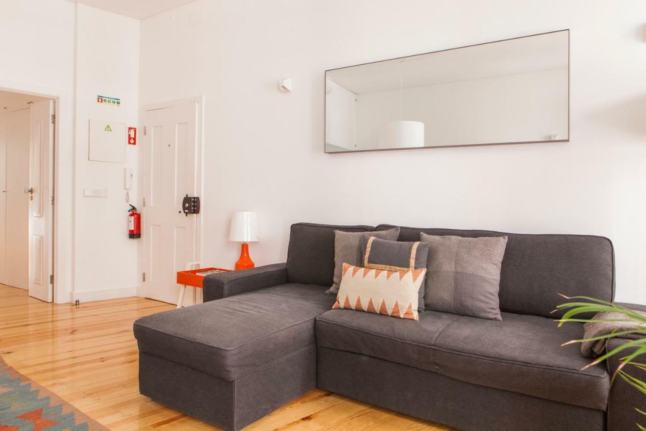 Cozy 1St Floor Flat Central Chiado District With Balconies And Ac 19Th Century Building Lisabona Exterior foto