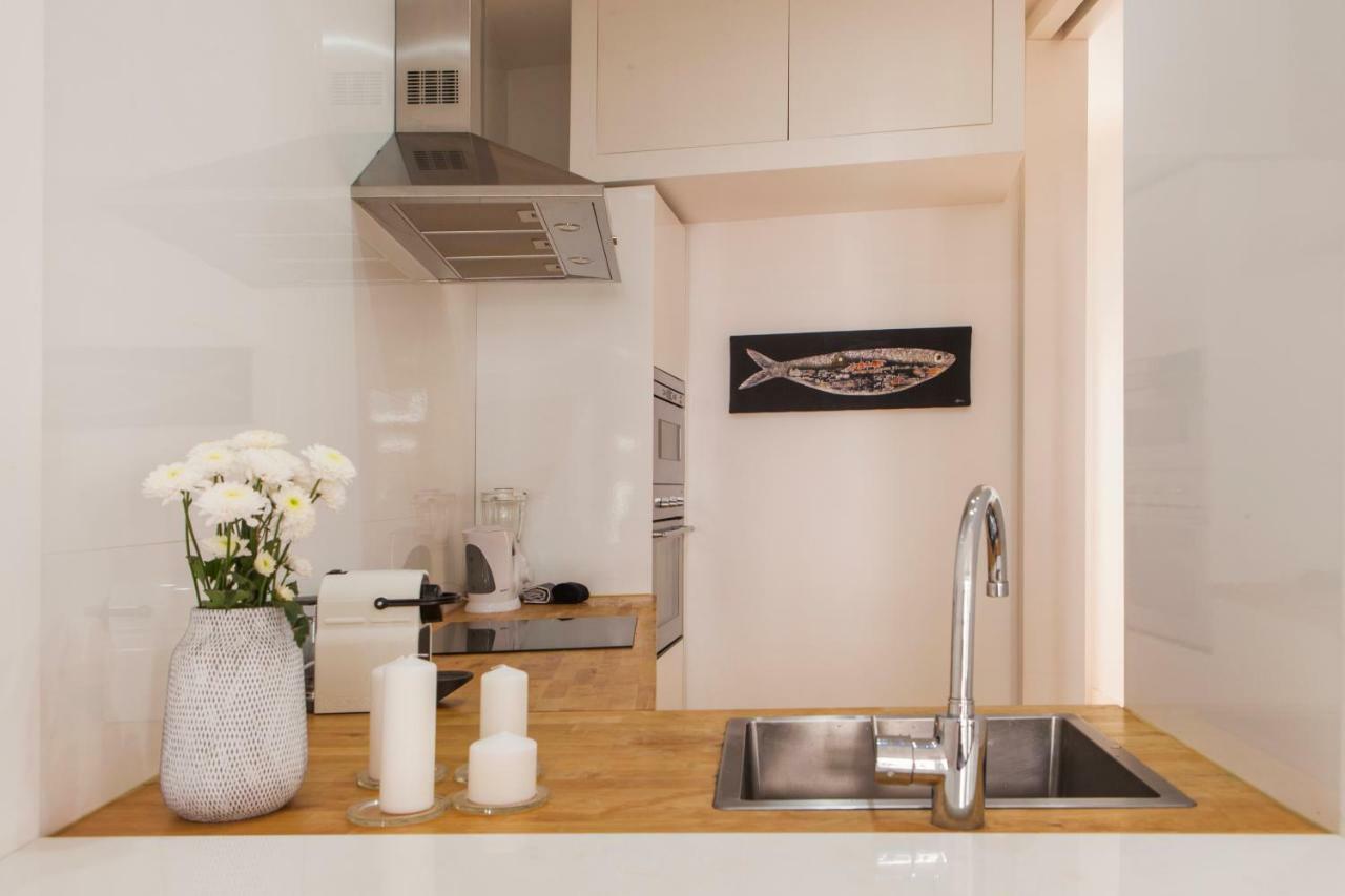 Cozy 1St Floor Flat Central Chiado District With Balconies And Ac 19Th Century Building Lisabona Exterior foto