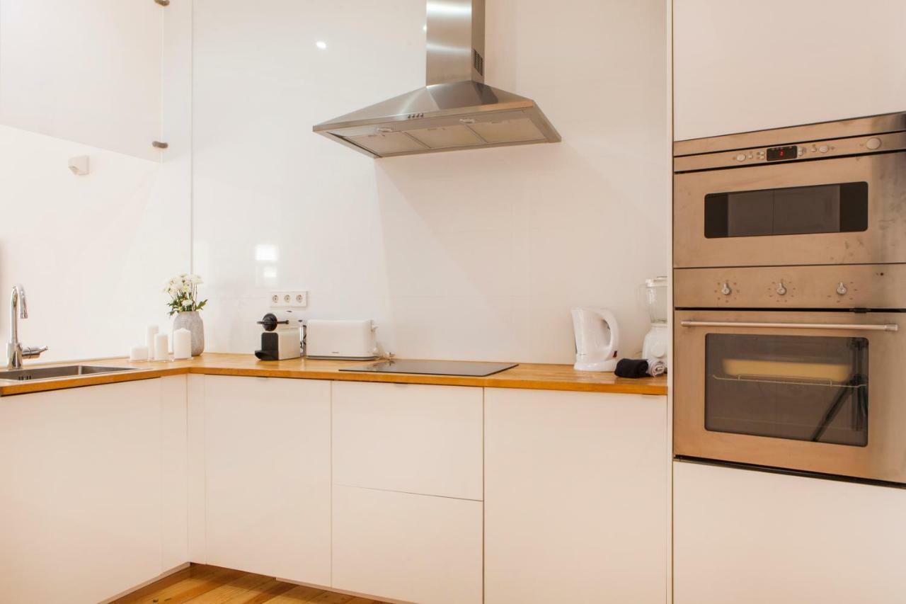 Cozy 1St Floor Flat Central Chiado District With Balconies And Ac 19Th Century Building Lisabona Exterior foto