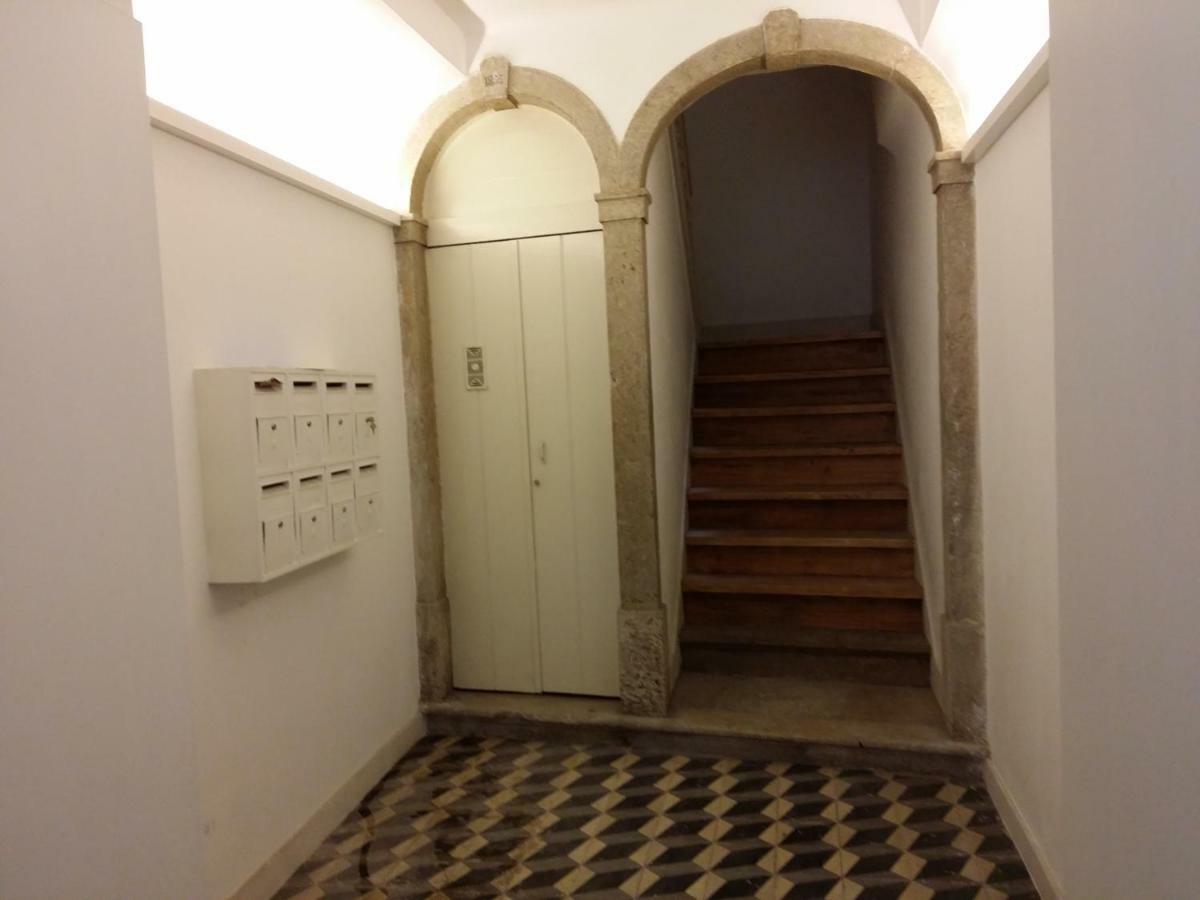 Cozy 1St Floor Flat Central Chiado District With Balconies And Ac 19Th Century Building Lisabona Exterior foto