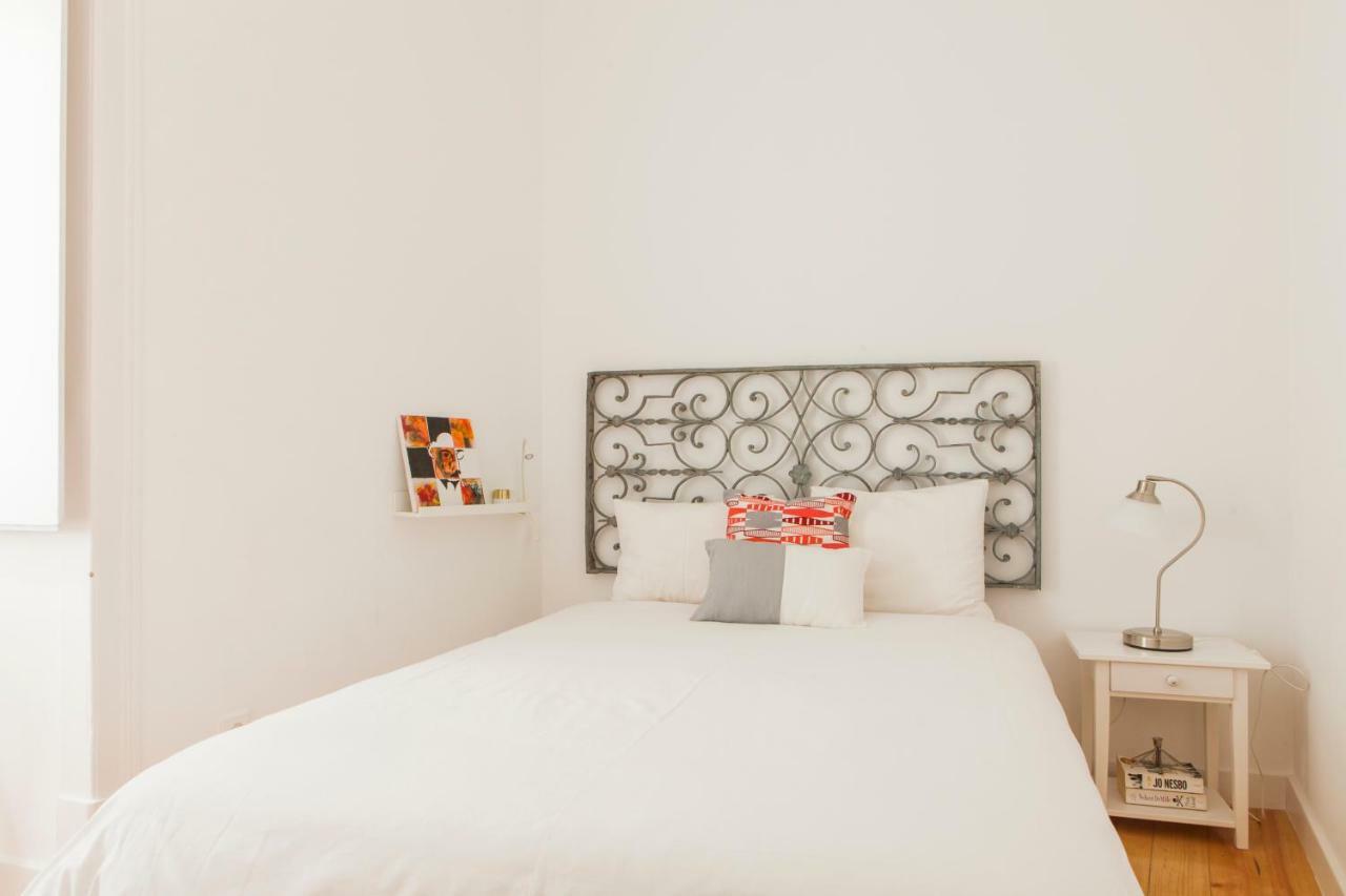 Cozy 1St Floor Flat Central Chiado District With Balconies And Ac 19Th Century Building Lisabona Exterior foto