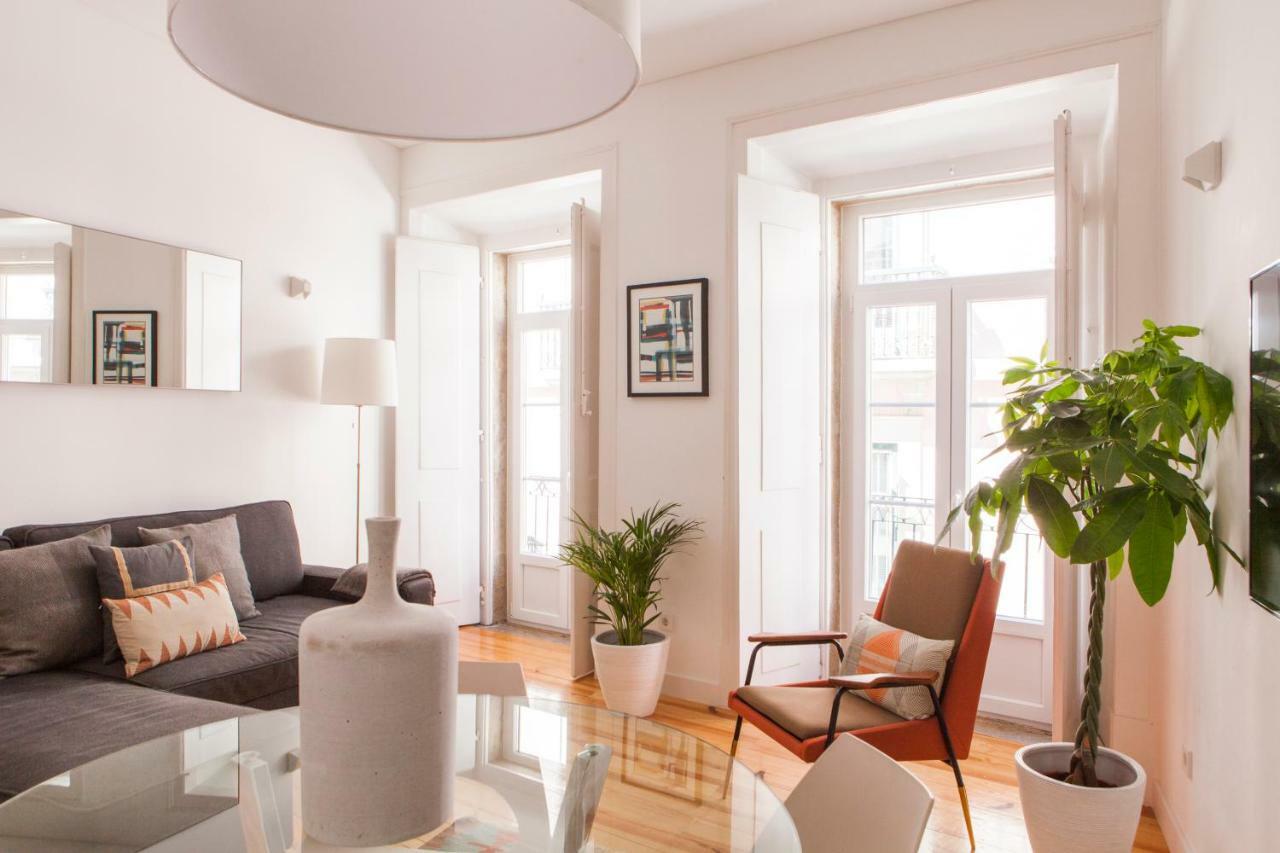 Cozy 1St Floor Flat Central Chiado District With Balconies And Ac 19Th Century Building Lisabona Exterior foto